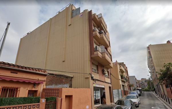Venta de piso en Piso en Calle Sant Pasqual, Fondo, Santa Coloma de Gramenet, Santa Coloma de Gramenet
thumbnail 1