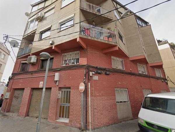 Venta de piso en Piso en Calle Sant Francesc, El Raval, Santa Coloma de Gramenet, Santa Coloma de Gramenet
 photo