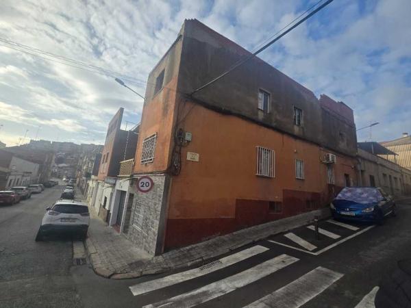 Sprzedaż mieszkania w Piso en Calle del Maestrat, Can Puiggener, Sabadell, Sabadell
photo 1