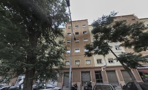Sprzedaż mieszkania w Piso en Calle del Montsant, Can Peguera - El Turó de la Peira, Barcelona, Barcelona
 photo