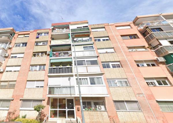 Venta de piso en Piso en Calle de Ramon d'Abadal, Santa Perpètua de Mogoda, Santa Perpètua de Mogoda
 photo