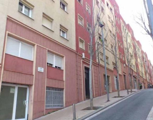 Venta de piso en Piso en Calle de Travau, Can Peguera - El Turó de la Peira, Barcelona, Barcelona
 photo