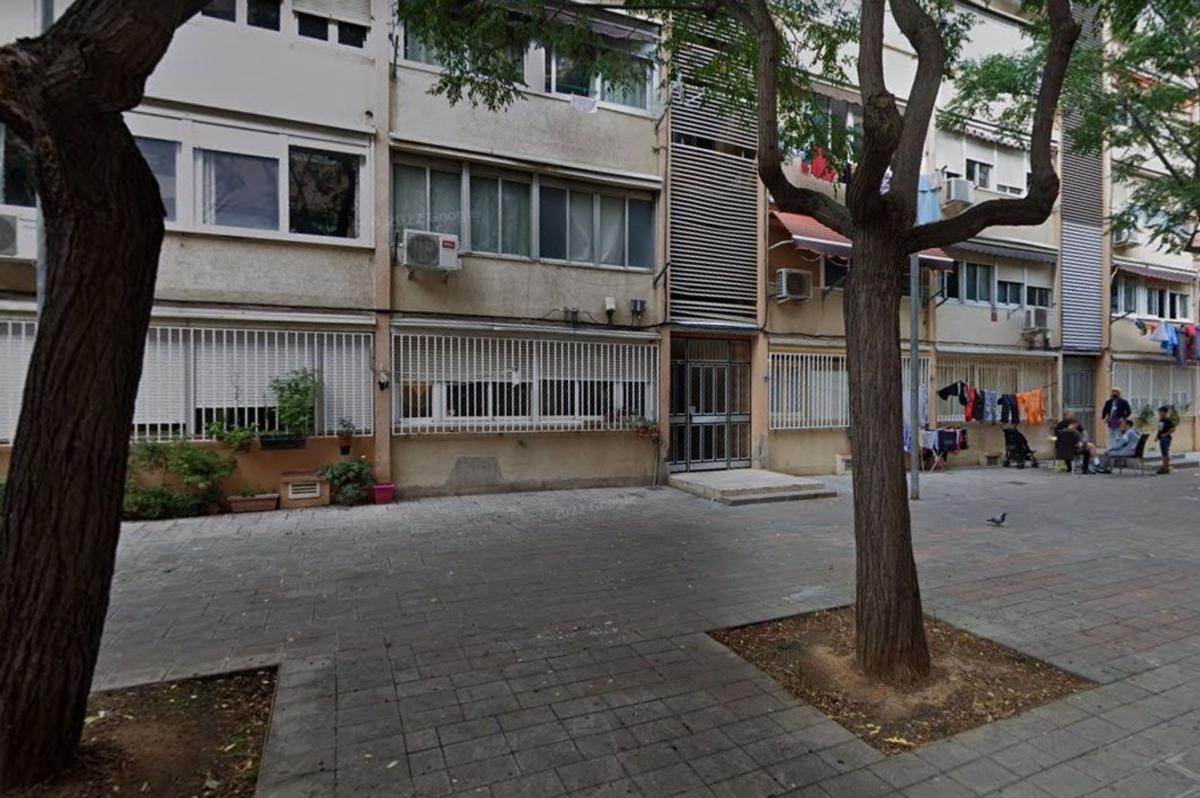 Sale of apartment in Piso en Calle de Tarba, El Besòs, Barcelona, Barcelona
photo 1