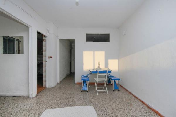 Sale of flat in Piso en Calle de Tarba, El Besòs, Barcelona, Barcelona
 photo 4