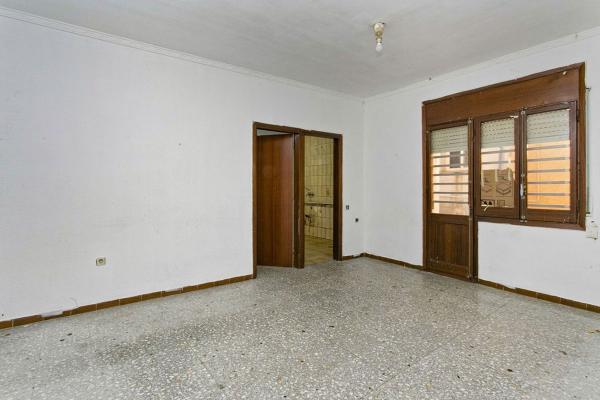 Sale of flat in Piso en Passatge Barberà, Terra Nostra - Font Pudenta, Montcada i Reixac, Montcada i Reixac
thumbnail 2