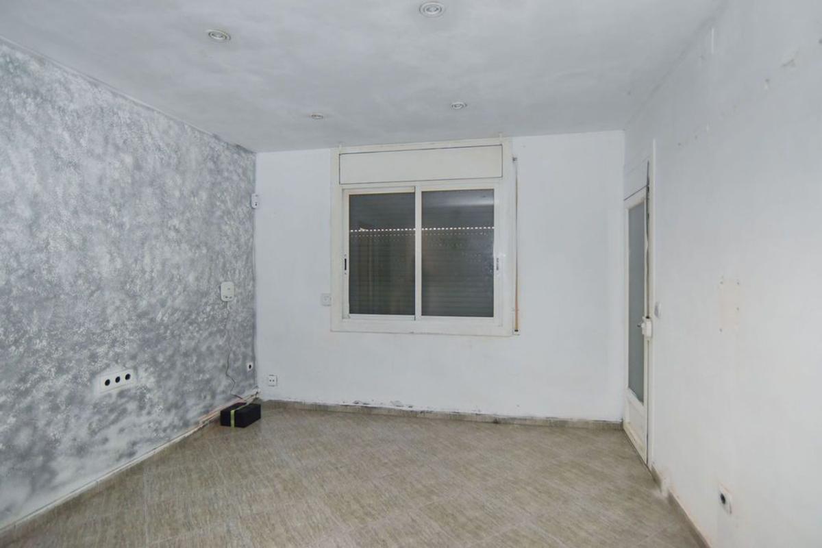 Sale of apartment in Piso en Calle Sant Jordi, Canovelles, Canovelles
photo 2