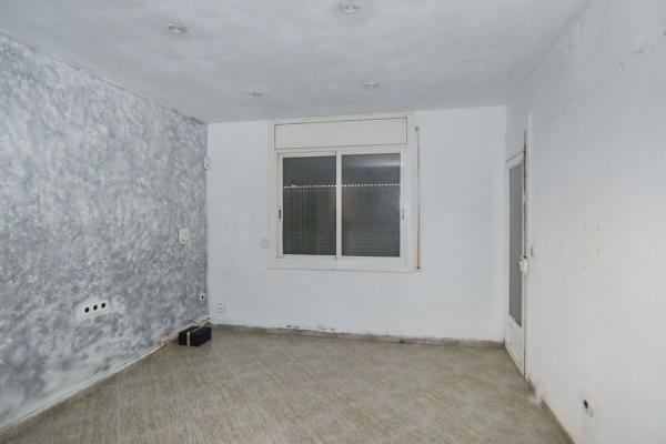 Sale of flat in Piso en Calle Sant Jordi, Canovelles, Canovelles
thumbnail 1