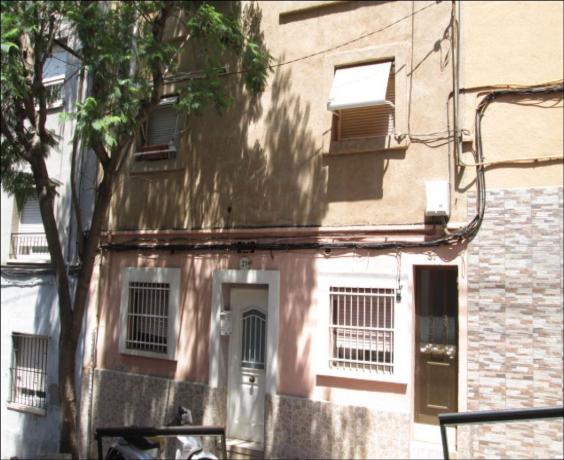 Sprzedaż mieszkania w Piso en Calle de la Pallaresa, Sant Crist, Badalona, Badalona
photo 1