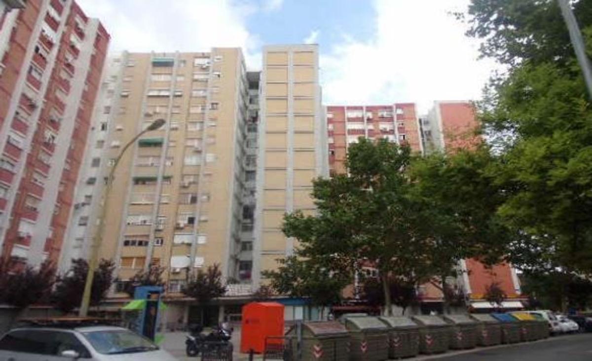 Venta de piso en Piso en Calle de Joan Arús i Borràs, Sant Ildefons, Cornellà de Llobregat, Cornellà de Llobregat
photo 1