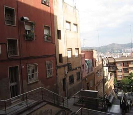 Venta de piso en Piso en Calle de Feijóo, El Carmel, Barcelona, Barcelona
 photo