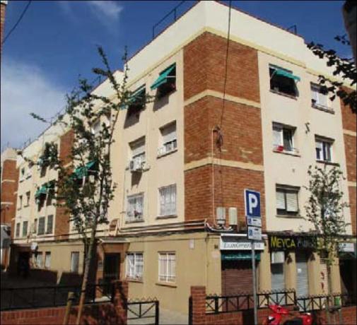 Venta de piso en Piso en Calle del Canigó, Horta, Barcelona, Barcelona
 photo
