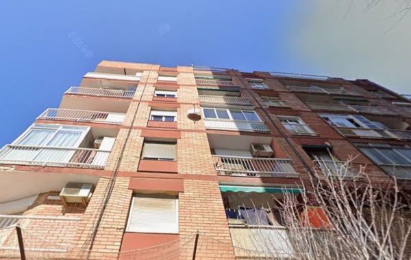 Venta de piso en Piso en Calle d'Oceania, Llefià, Badalona, Badalona
 photo