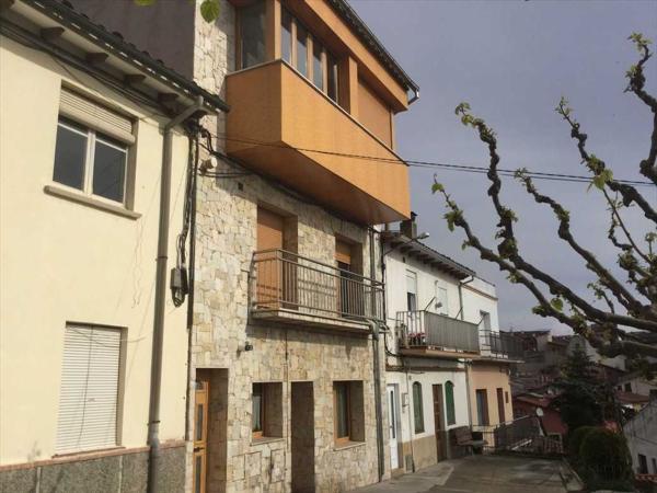 Chalet pareado en Calle de la Miranda, Sant Hipòlit de Voltregà photo