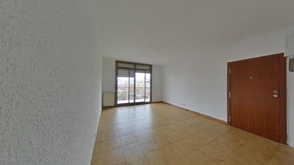 Venta de piso en Piso en Calle de Sant Roc, Sant Jordi - El Castell, Rubí, Rubí
photo 2