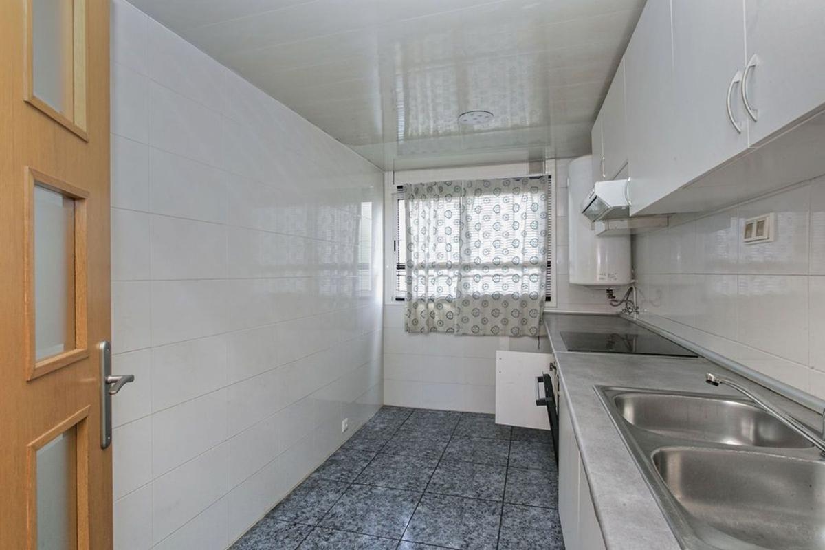 Venta de piso en Piso en Calle de Berenguer d'Entença, Santa Perpètua de Mogoda, Santa Perpètua de Mogoda
photo 4