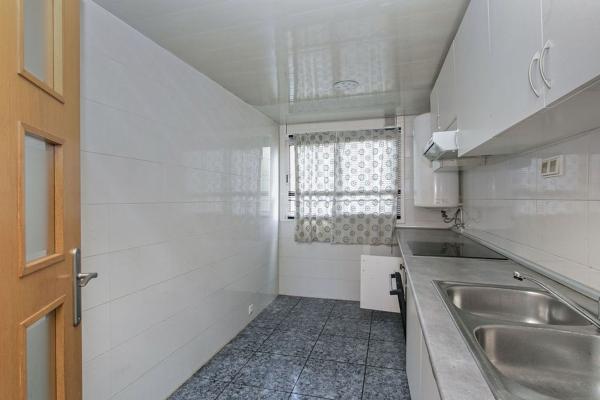 Venta de piso en Piso en Calle de Berenguer d'Entença, Santa Perpètua de Mogoda, Santa Perpètua de Mogoda
 photo 4