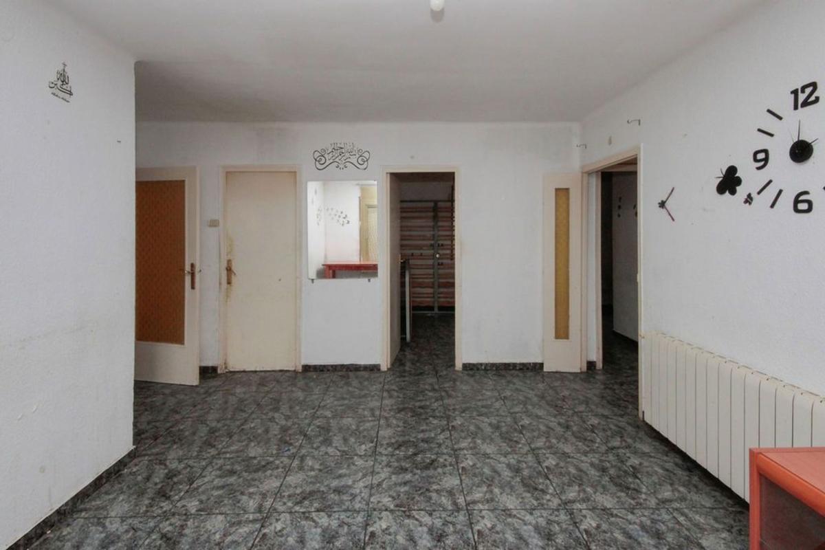 Venta de piso en Piso en Calle de les Magnòlies, La Plana del Pintor, Sabadell, Sabadell
photo 2