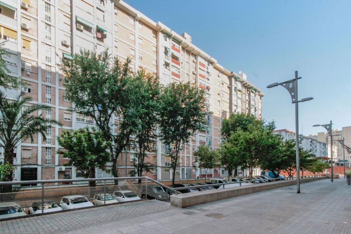 Sale of apartment in Piso en Calle del Bedoll, Sant Ildefons, Cornellà de Llobregat, Cornellà de Llobregat
photo 1
