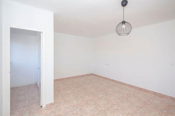 Venta de piso en Piso en Calle Verge de Montserrat, Can Tiana, Ripollet, Ripollet
 photo 2