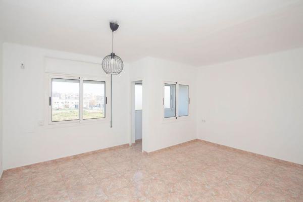 Venta de piso en Piso en Calle Verge de Montserrat, Can Tiana, Ripollet, Ripollet
 photo 4