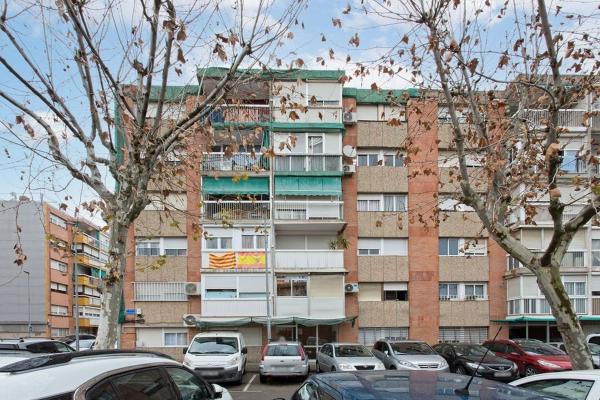 Venta de piso en Piso en Calle de Ramon d'Abadal, Santa Perpètua de Mogoda, Santa Perpètua de Mogoda
 photo 1