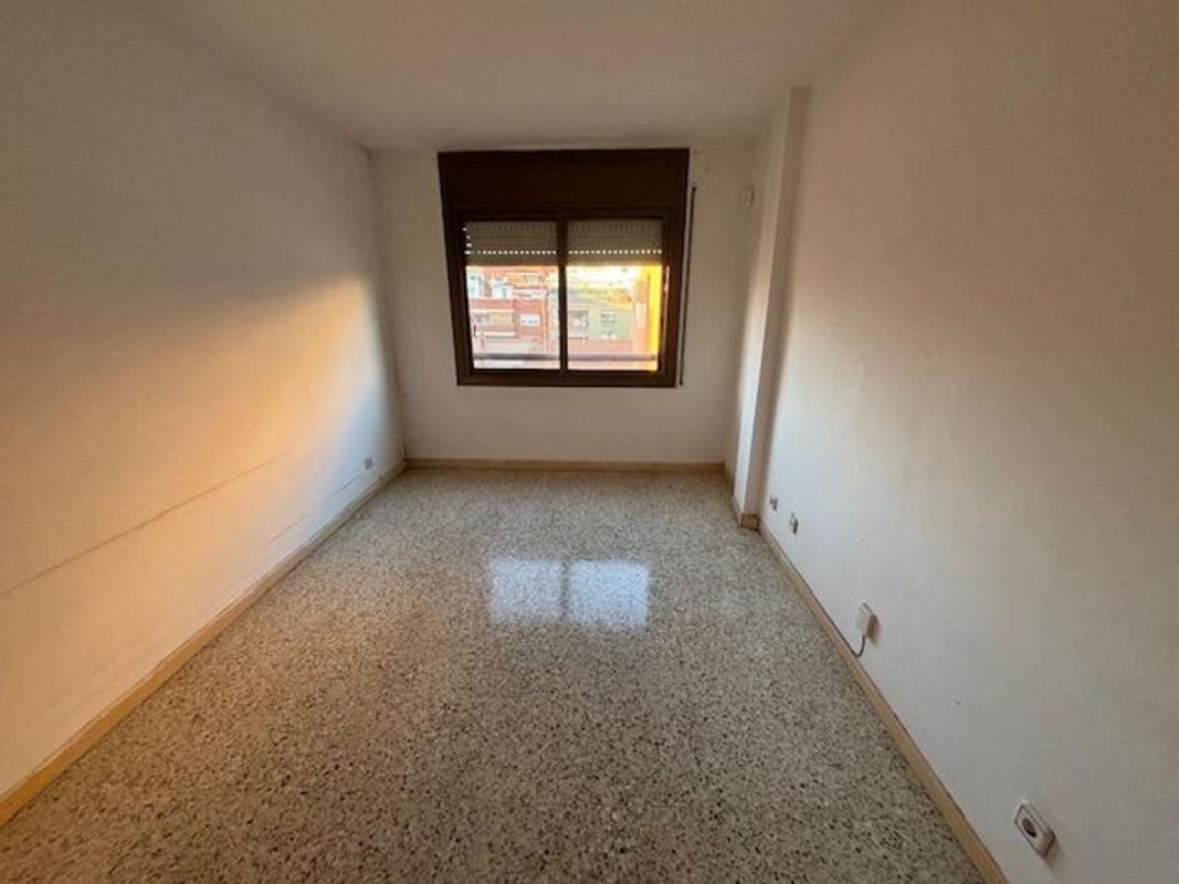 Продажа квартиры на Piso en Calle d'Altimira, Sant Ramón, Cerdanyola del Vallès, Серданьола дель Вальес
photo 2