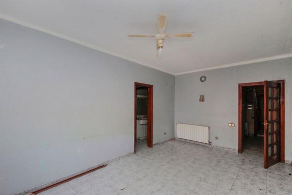 Sale of flat in Piso en Calle d'Archidona, Can Puiggener, Sabadell, Sabadell
thumbnail 2