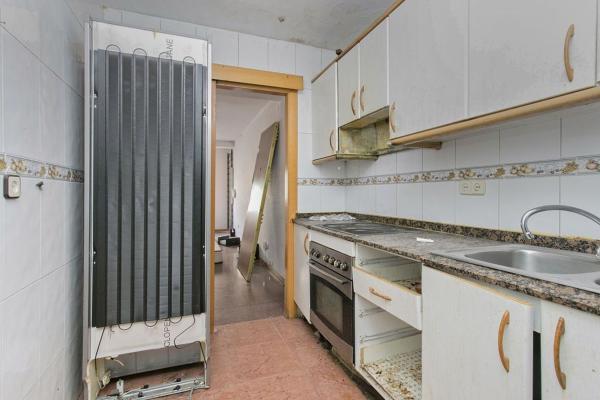 Продажа квартиры на Piso en Plaza de Neus Catalá i Pallejà, Can Alzamora - Les Torres - 25 de Setembre, Rubí, Руби
 photo 3