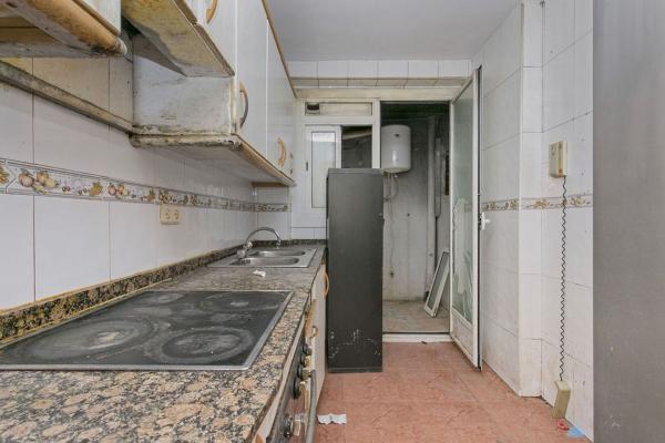 Продажа квартиры на Piso en Plaza de Neus Catalá i Pallejà, Can Alzamora - Les Torres - 25 de Setembre, Rubí, Руби
 photo 2