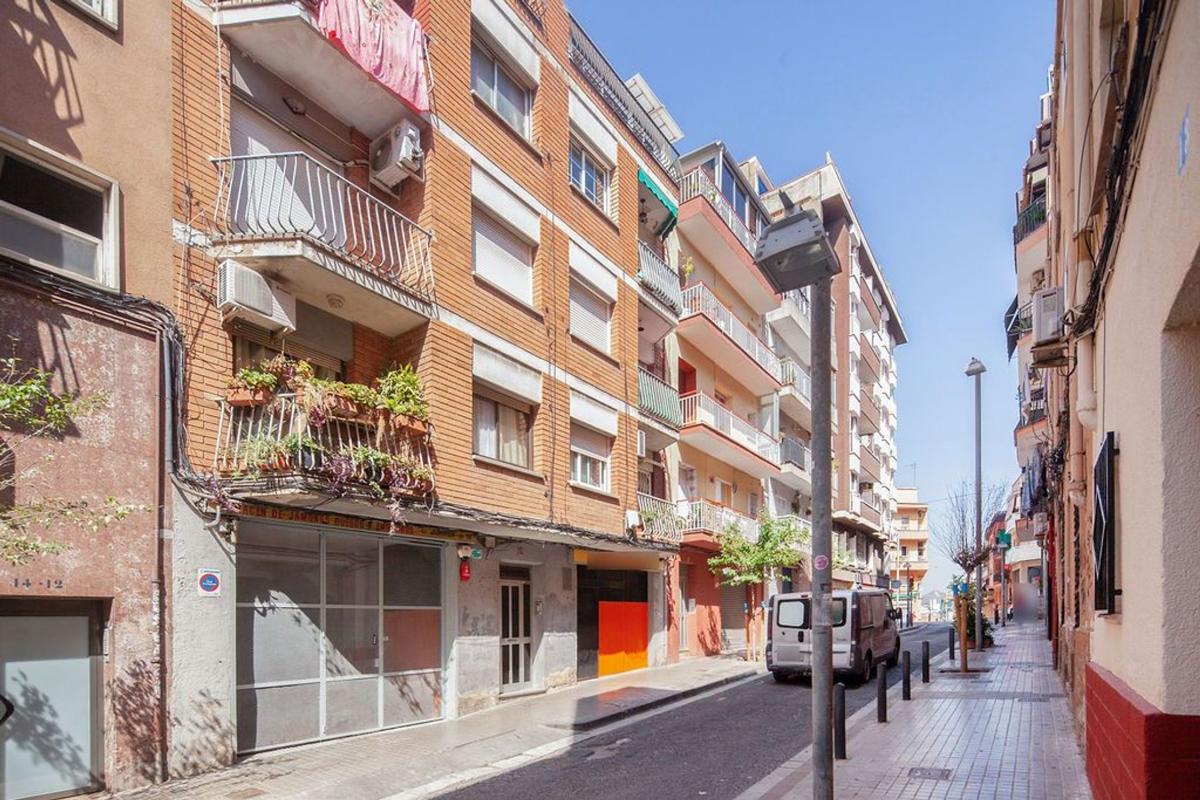 Sale of apartment in Piso en Calle de Júpiter, Llefià, Badalona, Badalona
photo 1