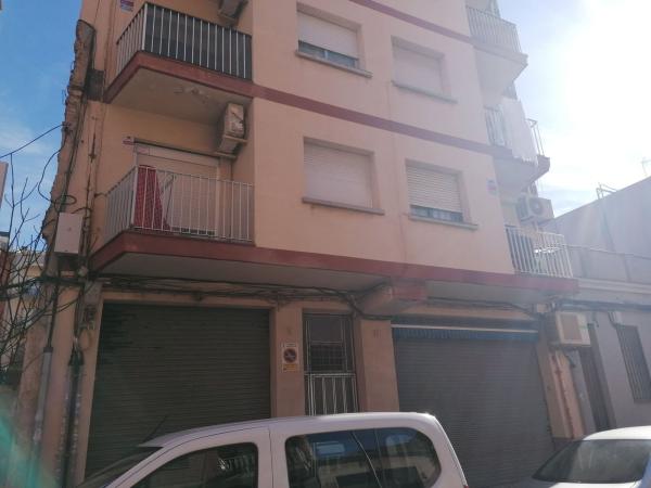 Venta de piso en Piso en Calle de València, Sant Joan Baptista, Sant Adriá de Besós, Sant Adriá de Besós
 photo
