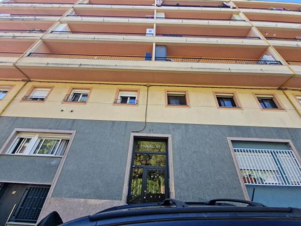 Venta de piso en Piso en Calle de Travau, Can Peguera - El Turó de la Peira, Barcelona, Barcelona
 photo 1