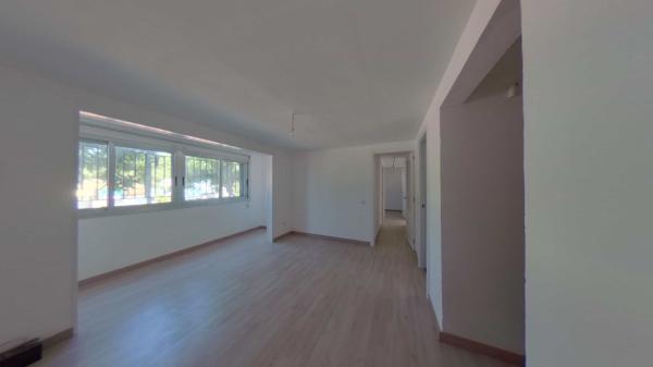 Sale of flat in Piso en Plaza dels Merinals, Els Merinals, Sabadell, Sabadell
thumbnail 2
