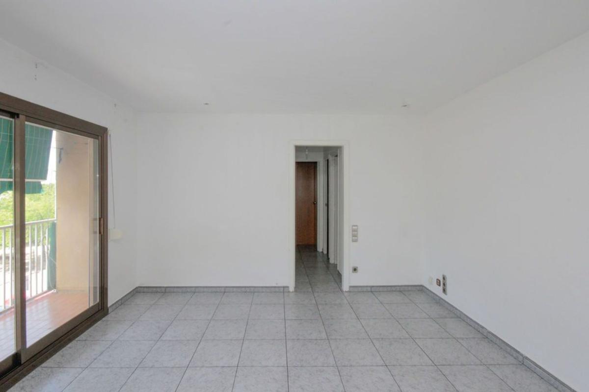 Venta de piso en Piso en Calle de Romania, Can Parellada, Terrassa, Terrassa
 photo 2