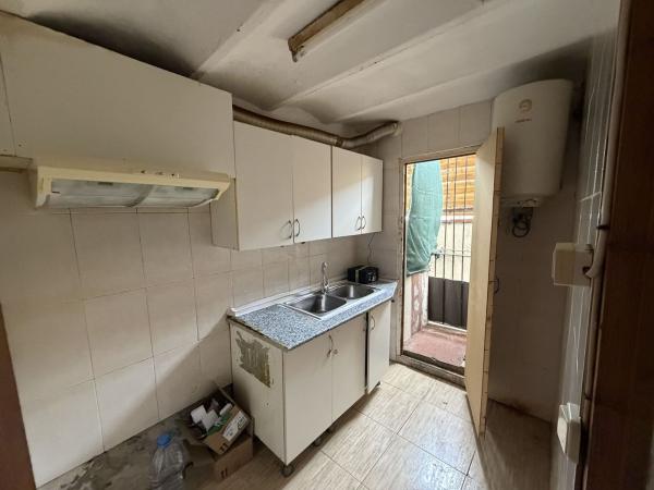 Venta de piso en Piso en Calle del Lleó, El Raval, Barcelona, Barcelona
 photo 3