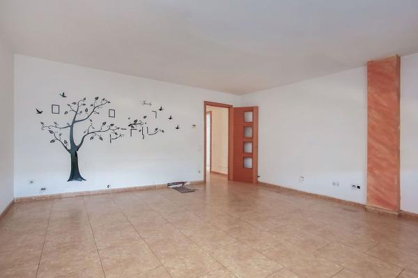 Sale of flat in Piso en Calle Puig de la Creu, Can Puiggener, Sabadell, Sabadell
thumbnail 2