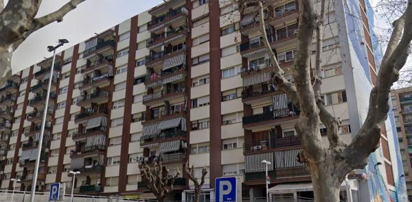 Продажа квартиры на Piso en Plaza Constitució, Can Alzamora - Les Torres - 25 de Setembre, Rubí, Руби
 photo