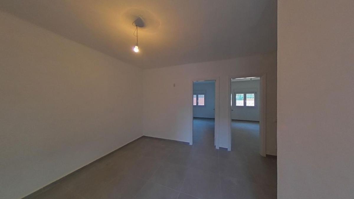 Venta de piso en Piso en Calle de Camprodon, Lloreda, Badalona, Badalona
photo 4