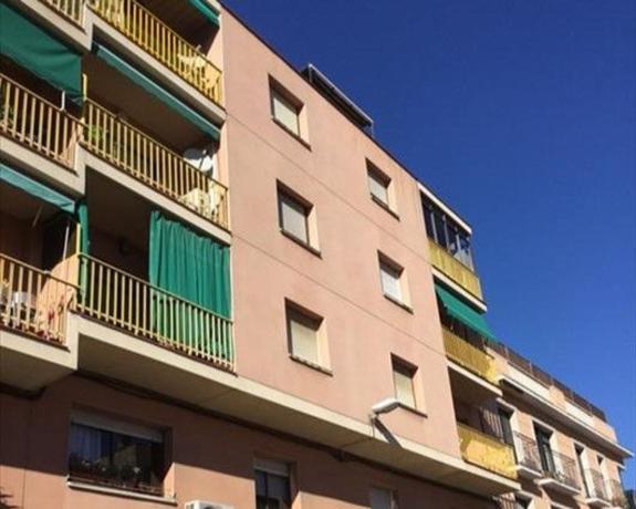 Venta de piso en Piso en Calle Àngel Guimerà, Centre, Ripollet, Ripollet
 photo
