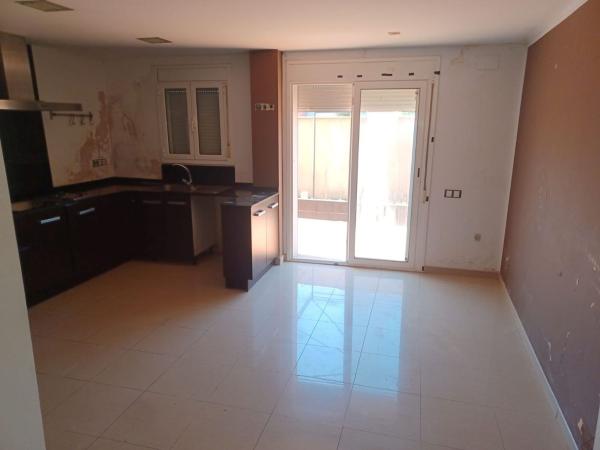 Sale of flat in Piso en Carrer del Llobregat, Nucli Urbà, Esparreguera, Esparreguera
thumbnail 1