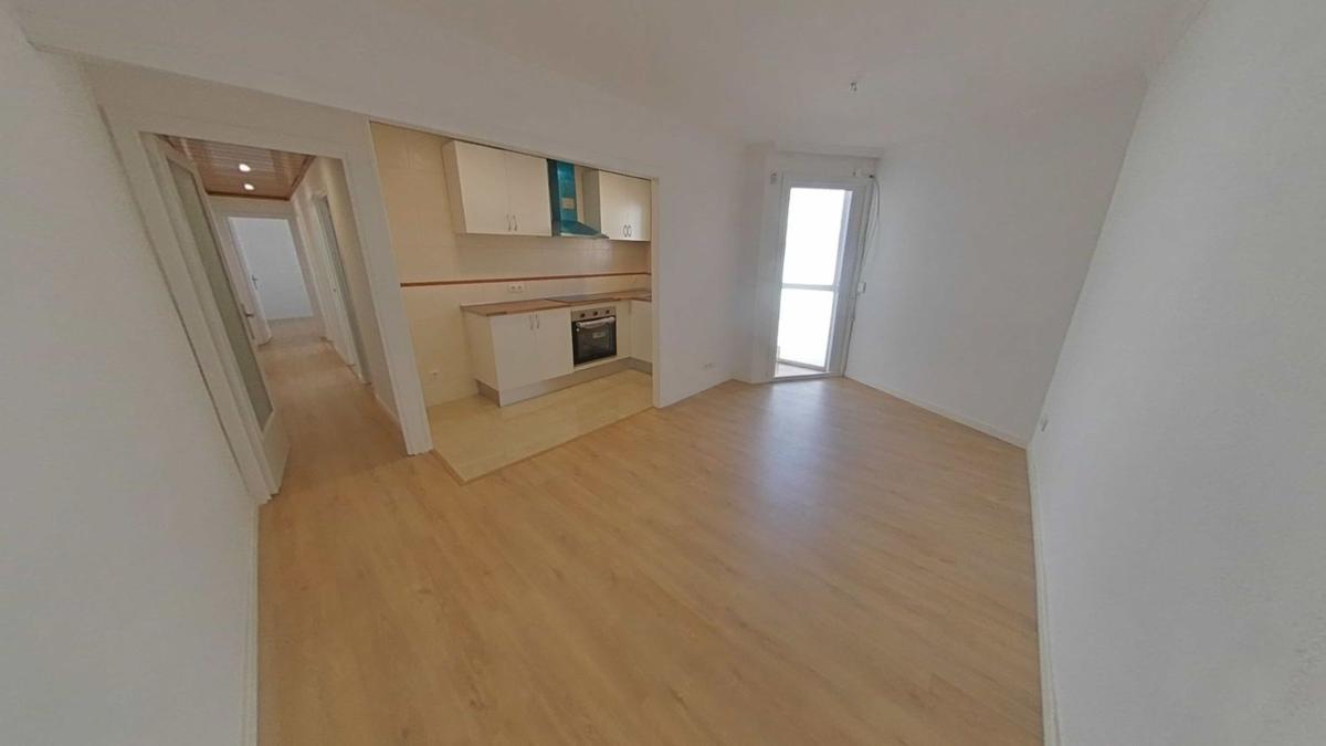 Sale of apartment in Piso en Calle Arce, Sant Ildefons, Cornellà de Llobregat, Cornellà de Llobregat
photo 1
