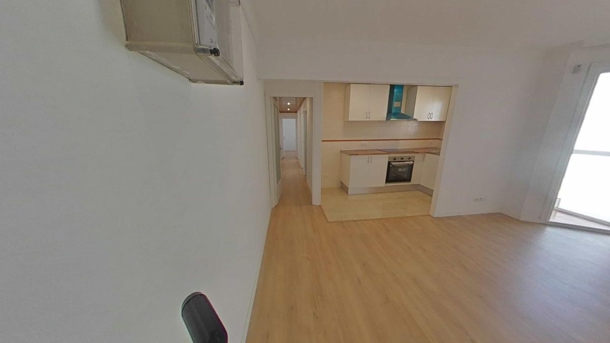Sale of apartment in Piso en Calle Arce, Sant Ildefons, Cornellà de Llobregat, Cornellà de Llobregat
photo 2