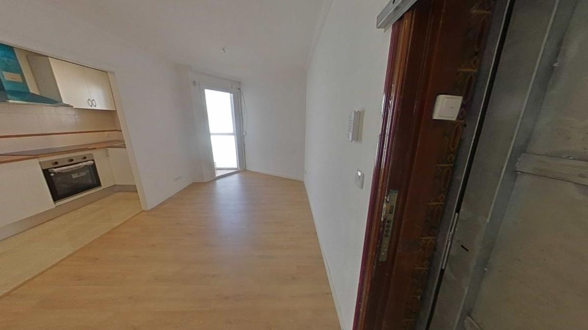 Sale of apartment in Piso en Calle Arce, Sant Ildefons, Cornellà de Llobregat, Cornellà de Llobregat
photo 3