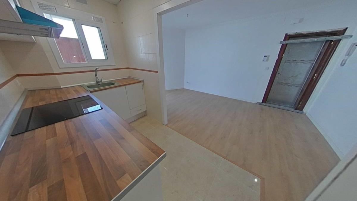Sale of apartment in Piso en Calle Arce, Sant Ildefons, Cornellà de Llobregat, Cornellà de Llobregat
photo 5