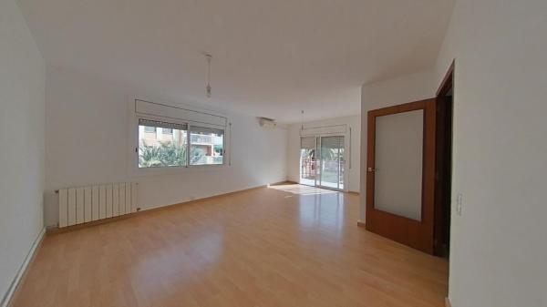 Venta de piso en Piso en Calle Miquel Àngel, Les Roquetes, Sant Pere de Ribes, Sant Pere de Ribes
 photo 1