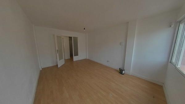Venta de piso en Piso en Passatge de Ramon Llull, Santa Perpètua de Mogoda, Santa Perpètua de Mogoda
photo 1