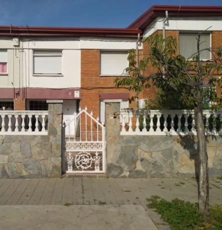 Chalet pareado en Calle Can Polit, Torre-romeu, Sabadell photo