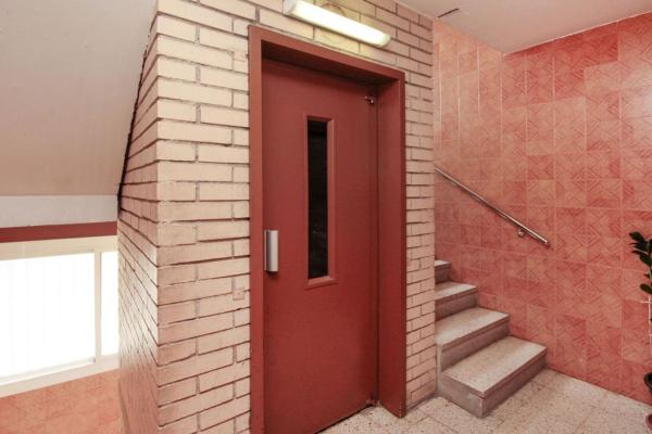 Venta de piso en Piso en Calle de l'Astronàutica, La Mina, Sant Adriá de Besós, Sant Adriá de Besós
photo 1