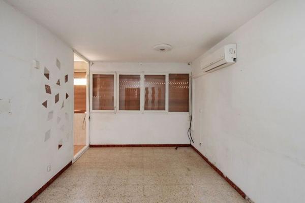 Venta de piso en Piso en Calle de l'Astronàutica, La Mina, Sant Adriá de Besós, Sant Adriá de Besós
thumbnail 1