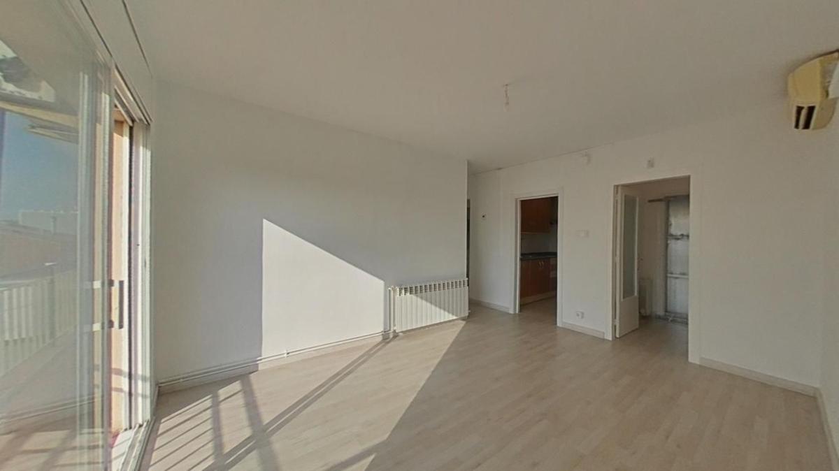 Sale of apartment in Piso en Calle de Fiveller, Gràcia, Sabadell, Sabadell
photo 2